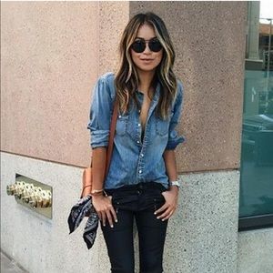 Gap womans blue bottom down size xs.